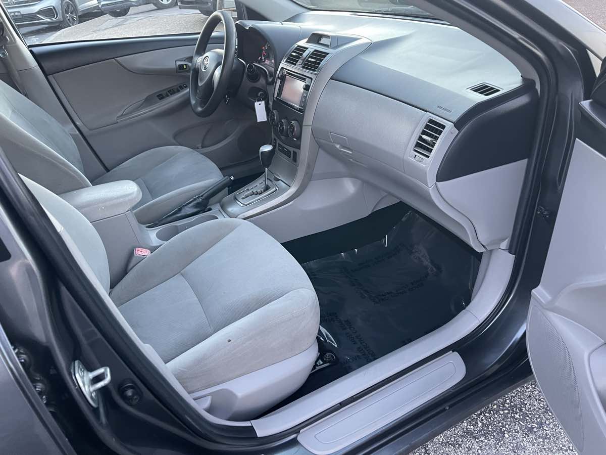 2013 Toyota Corolla L - Photo 11