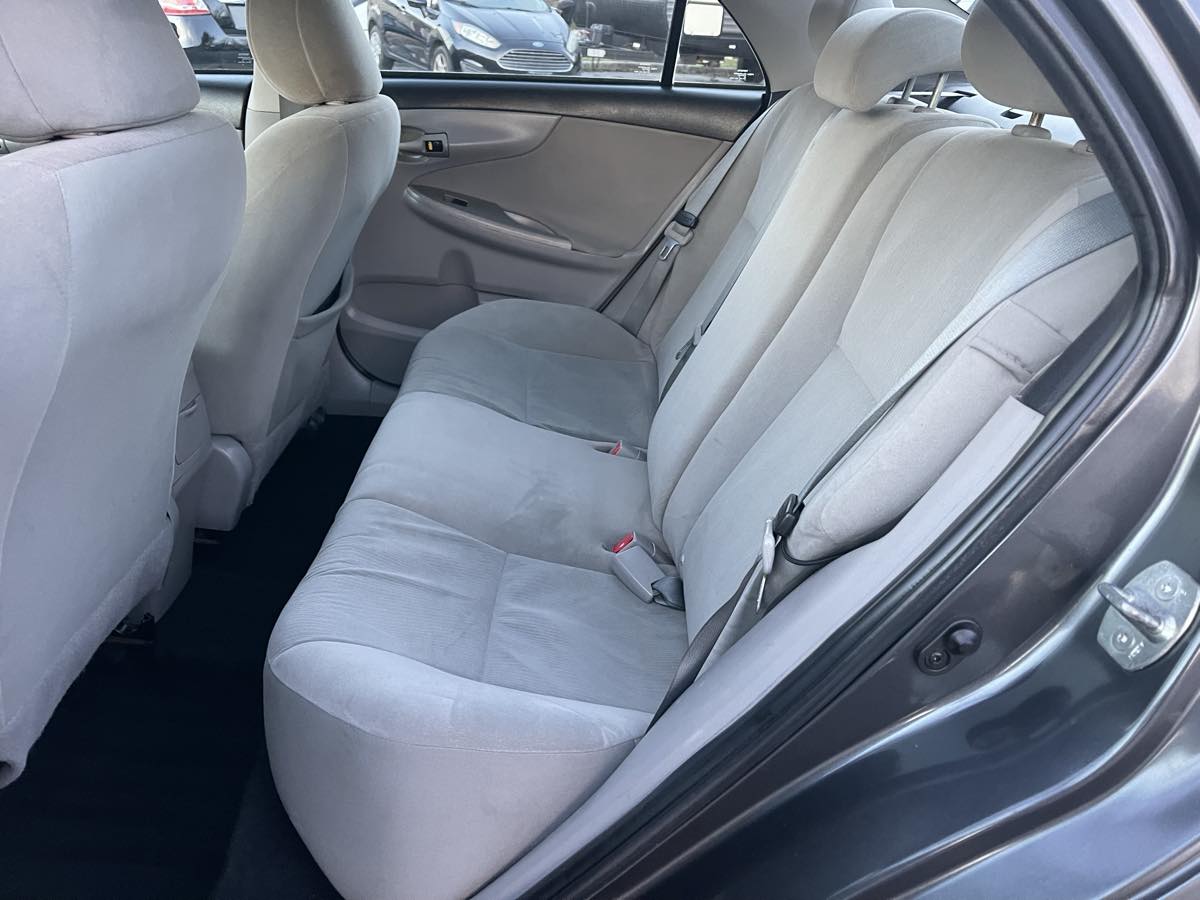 2013 Toyota Corolla L - Photo 12