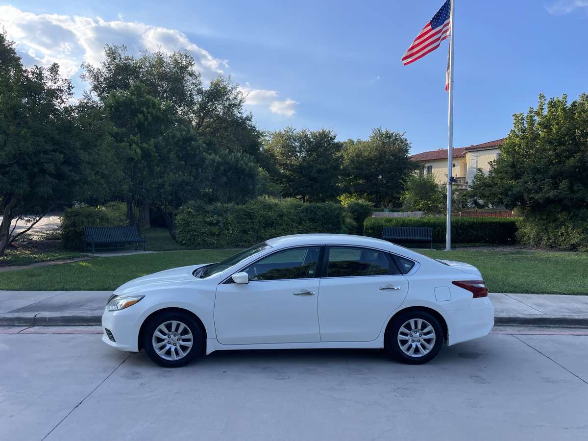 Photo 5 of this Nissan Altima