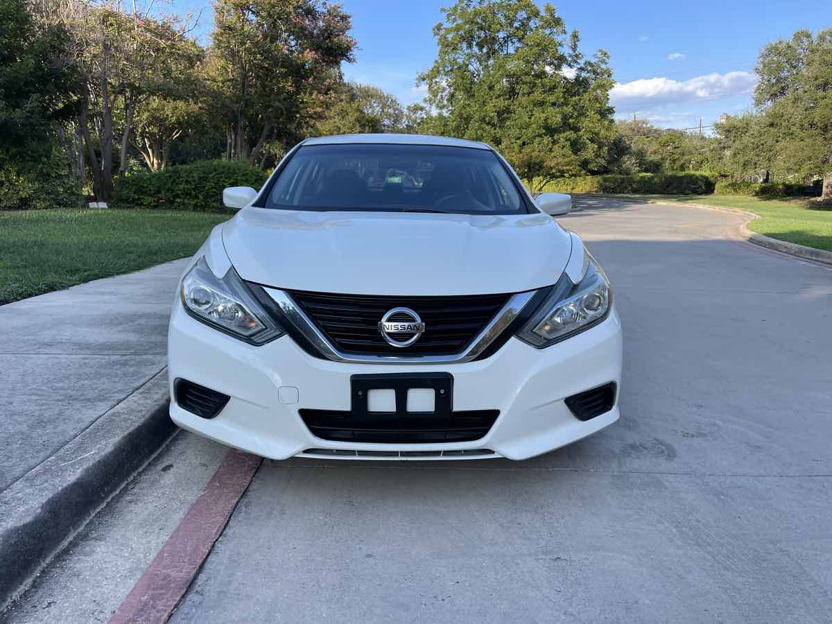 Photo 6 of this Nissan Altima