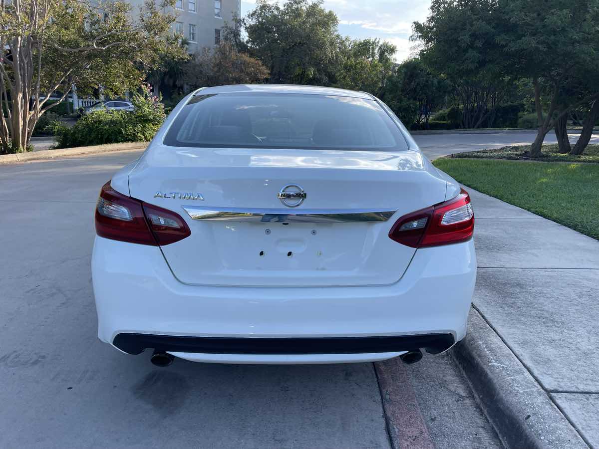 Photo 8 of this Nissan Altima