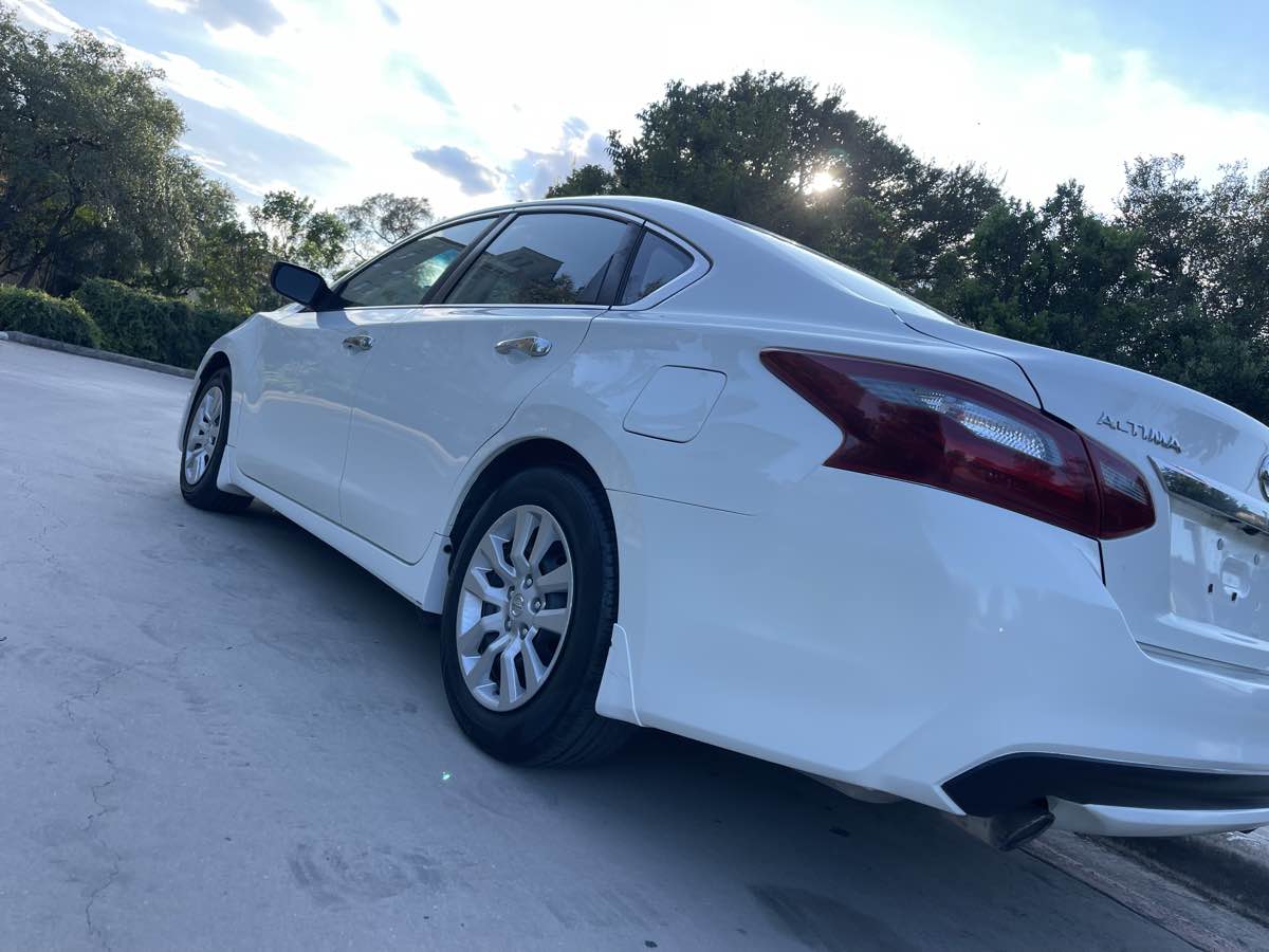 Photo 9 of this Nissan Altima