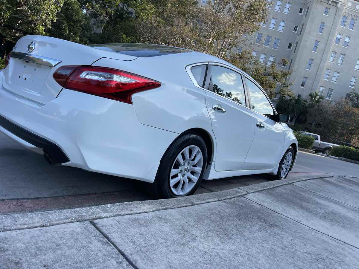 Photo 10 of this Nissan Altima