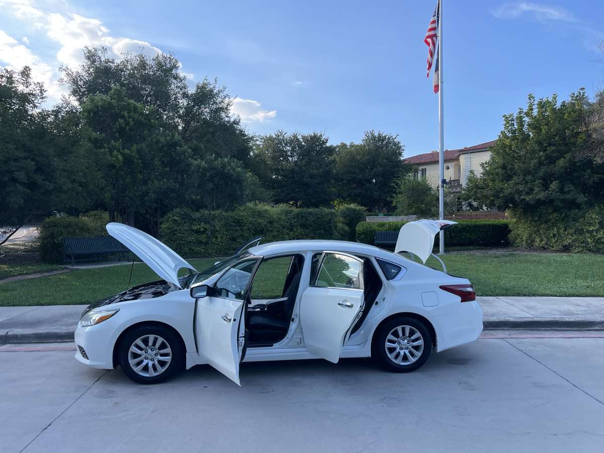 Photo 11 of this Nissan Altima