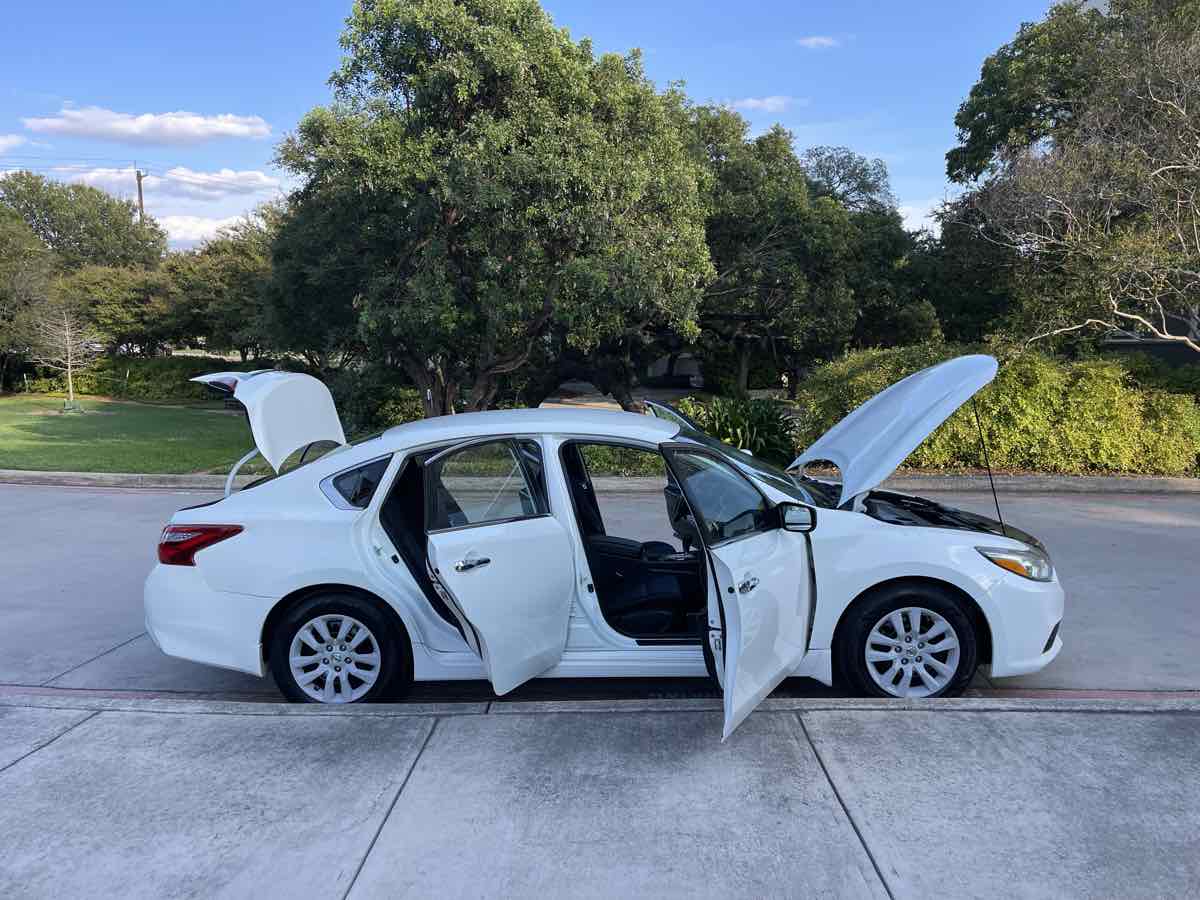 Photo 12 of this Nissan Altima