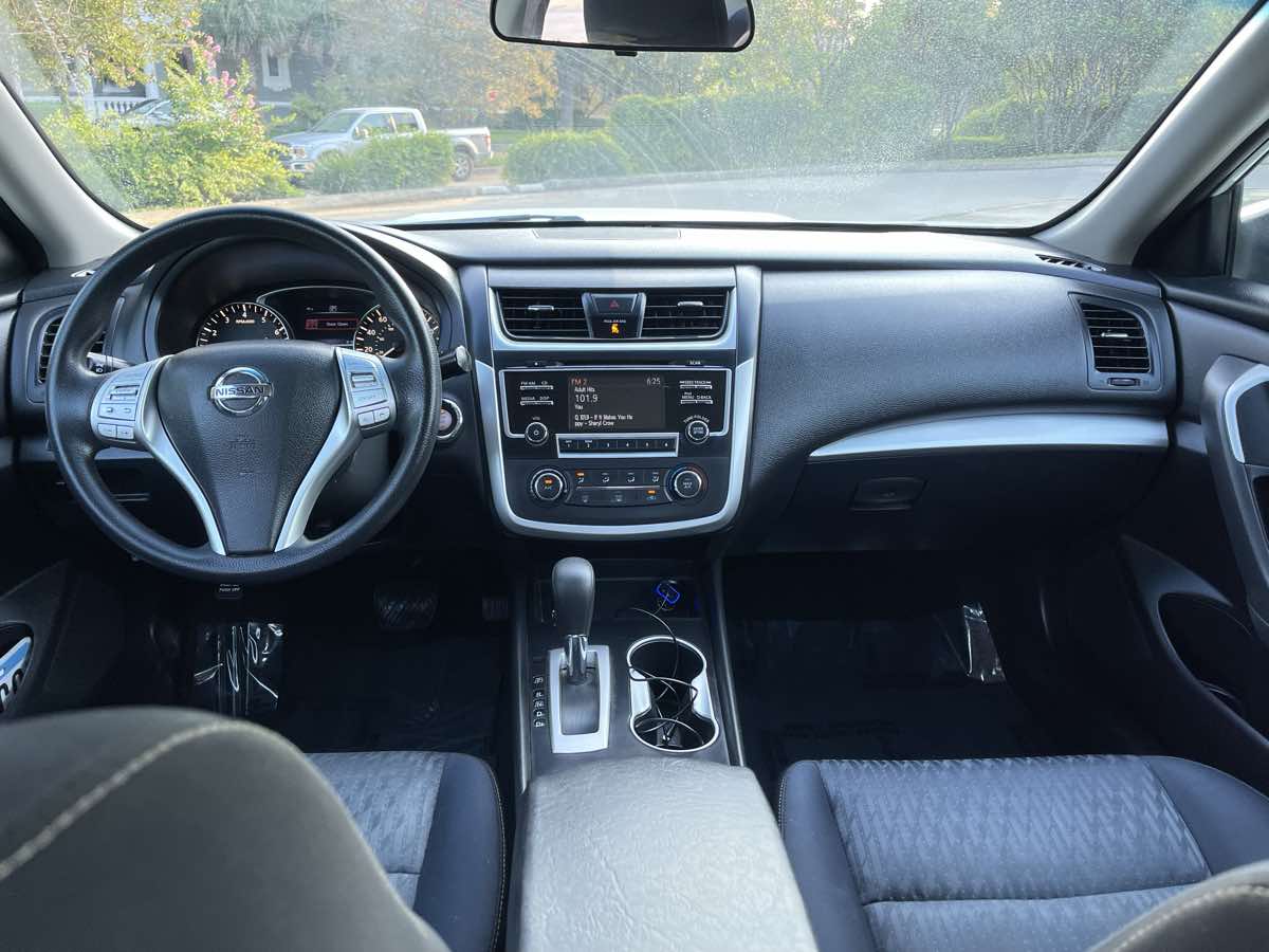 Photo 13 of this Nissan Altima