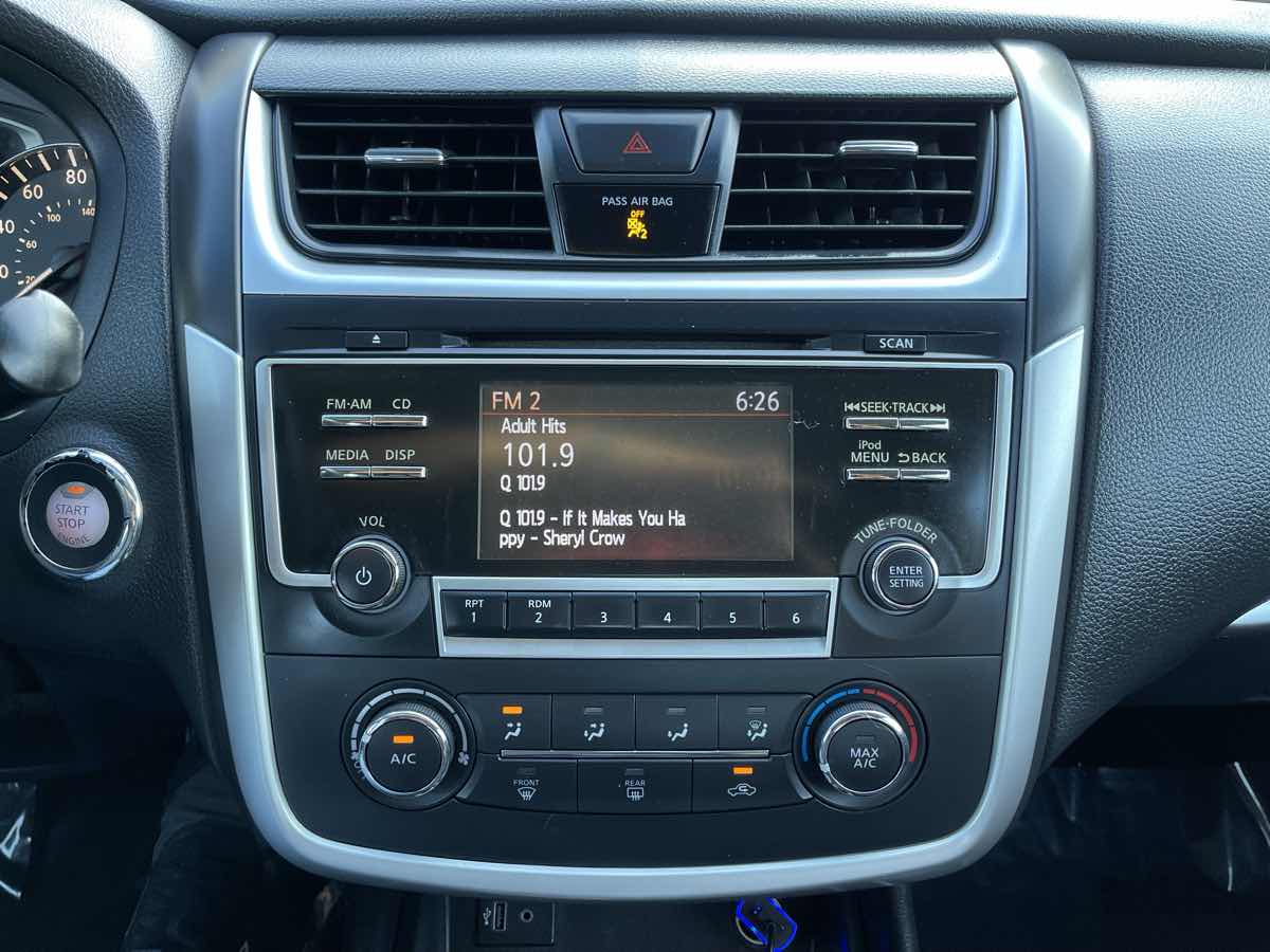 Photo 14 of this Nissan Altima