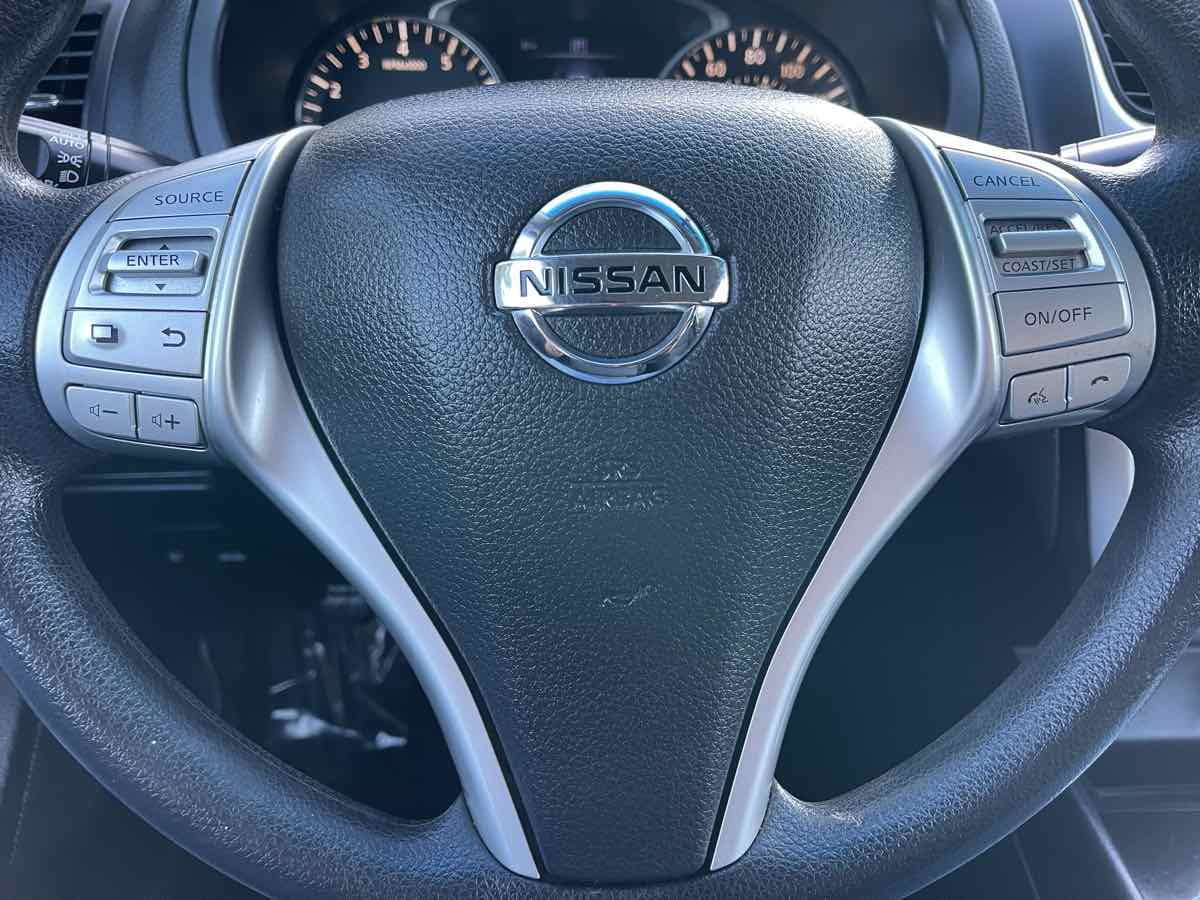Photo 16 of this Nissan Altima