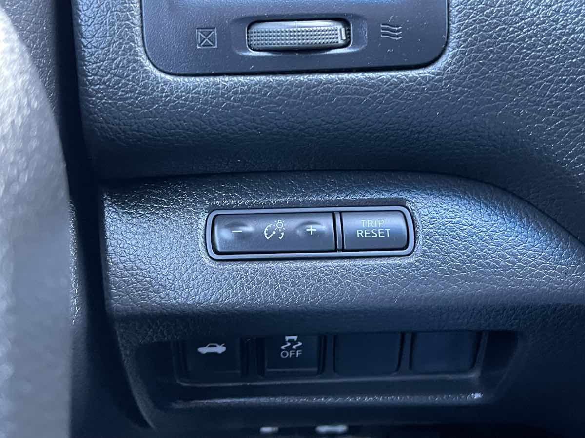 Photo 17 of this Nissan Altima