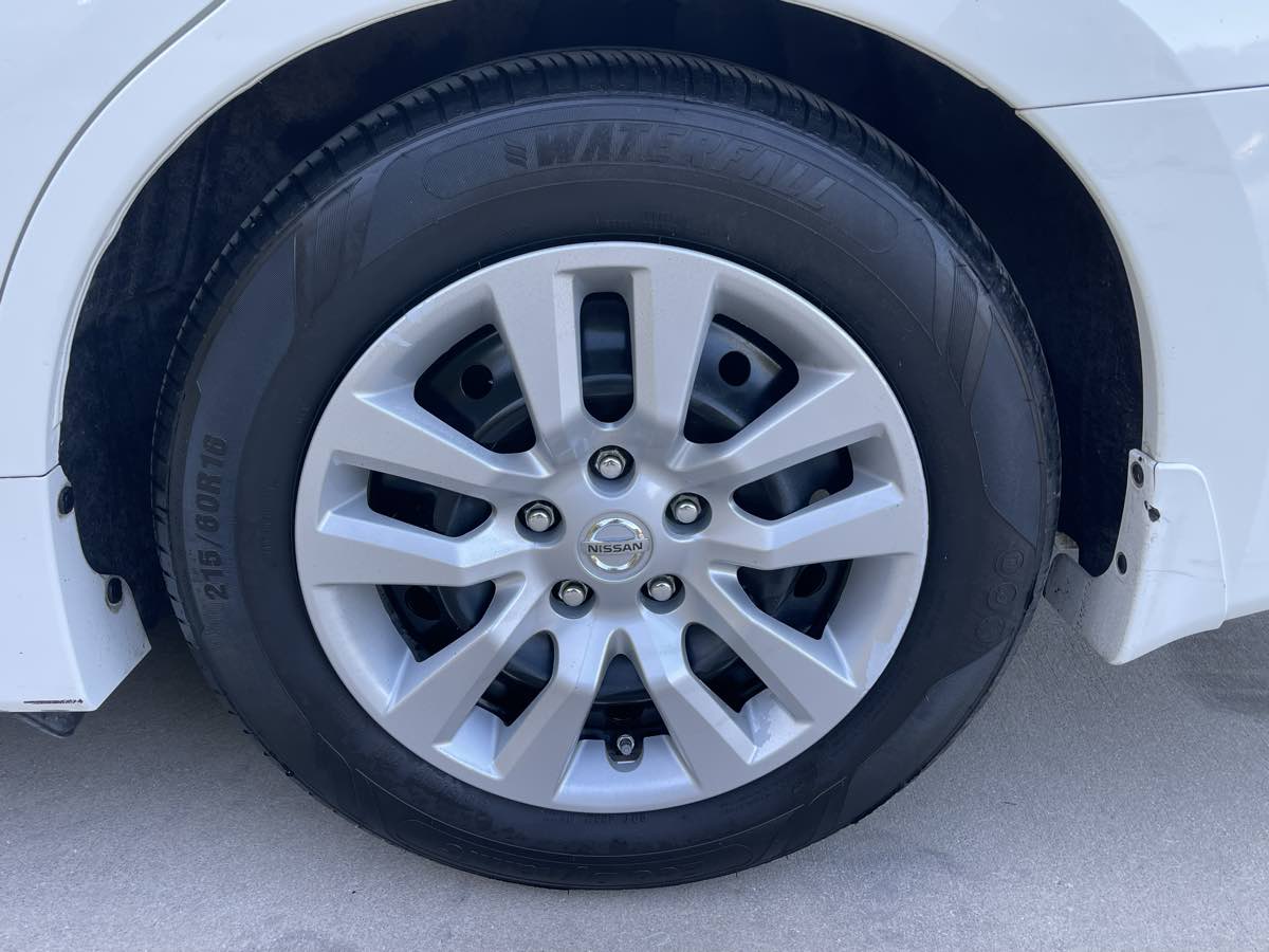 Photo 18 of this Nissan Altima
