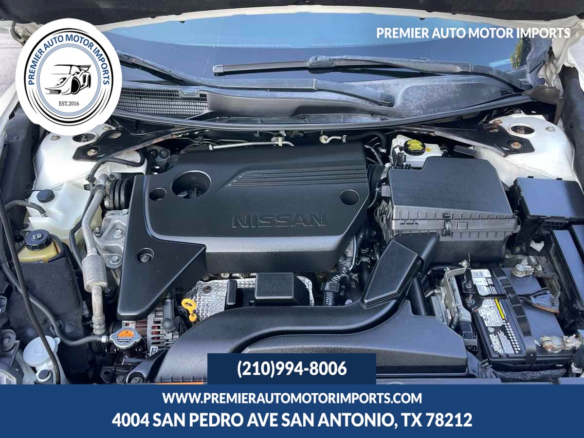 Photo 19 of this Nissan Altima