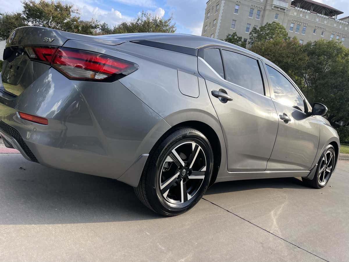 Photo 10 of this Nissan Sentra