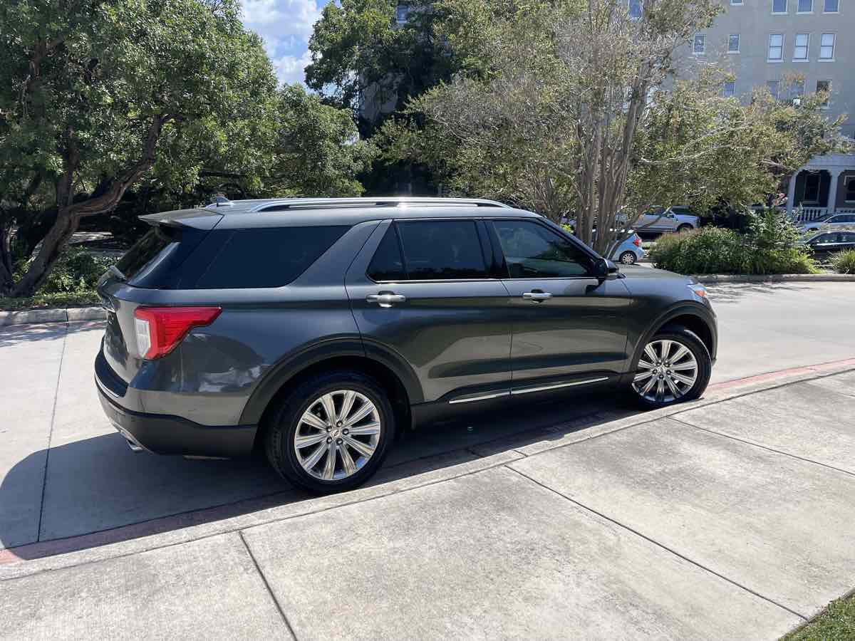 Photo 2 of this Ford Explorer