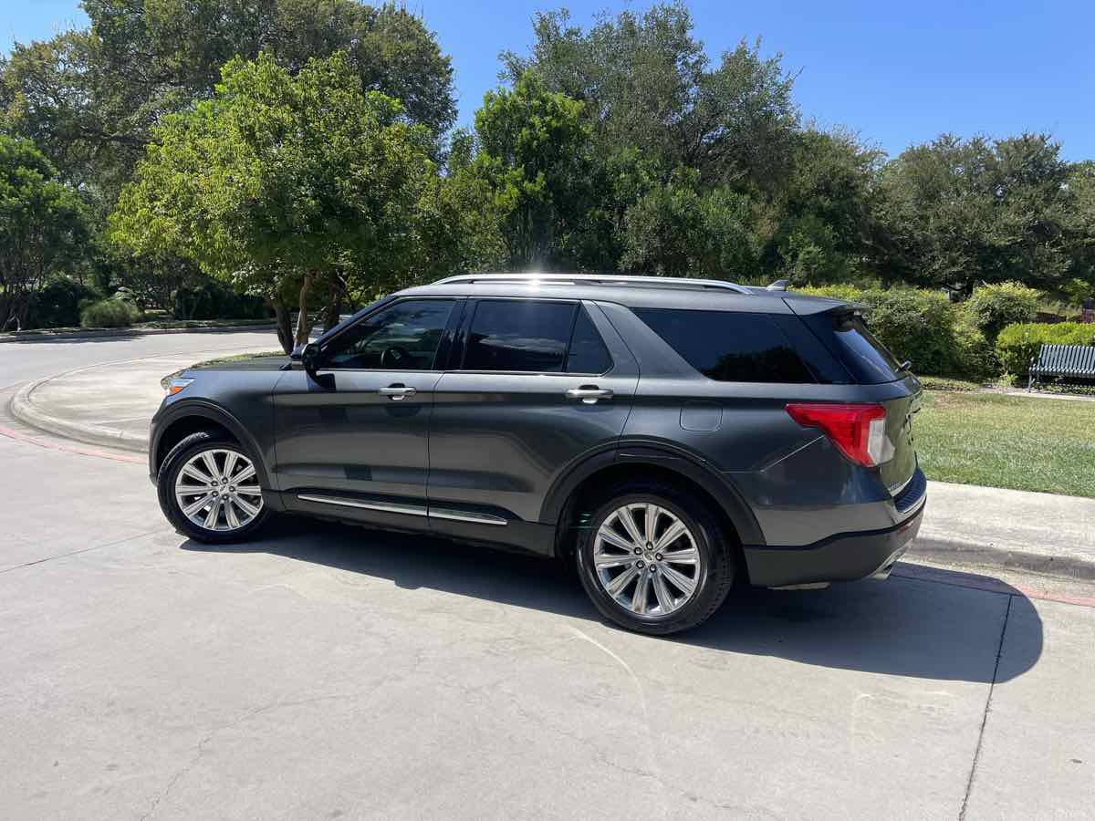 Photo 4 of this Ford Explorer