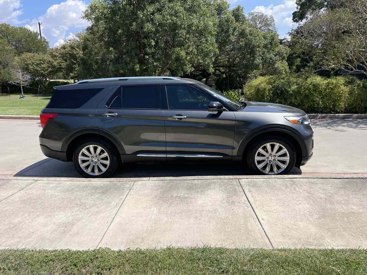 Photo 7 of this Ford Explorer