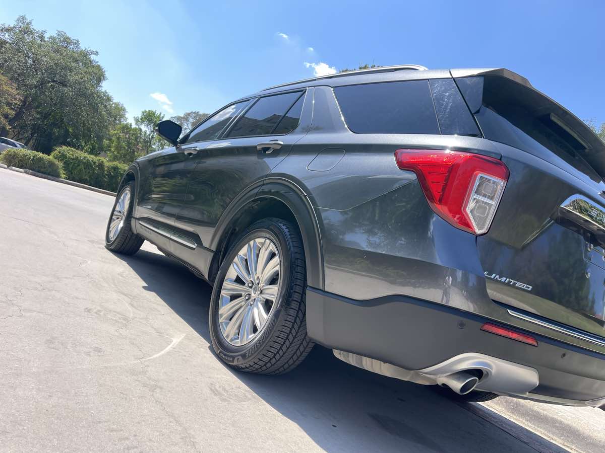 Photo 9 of this Ford Explorer