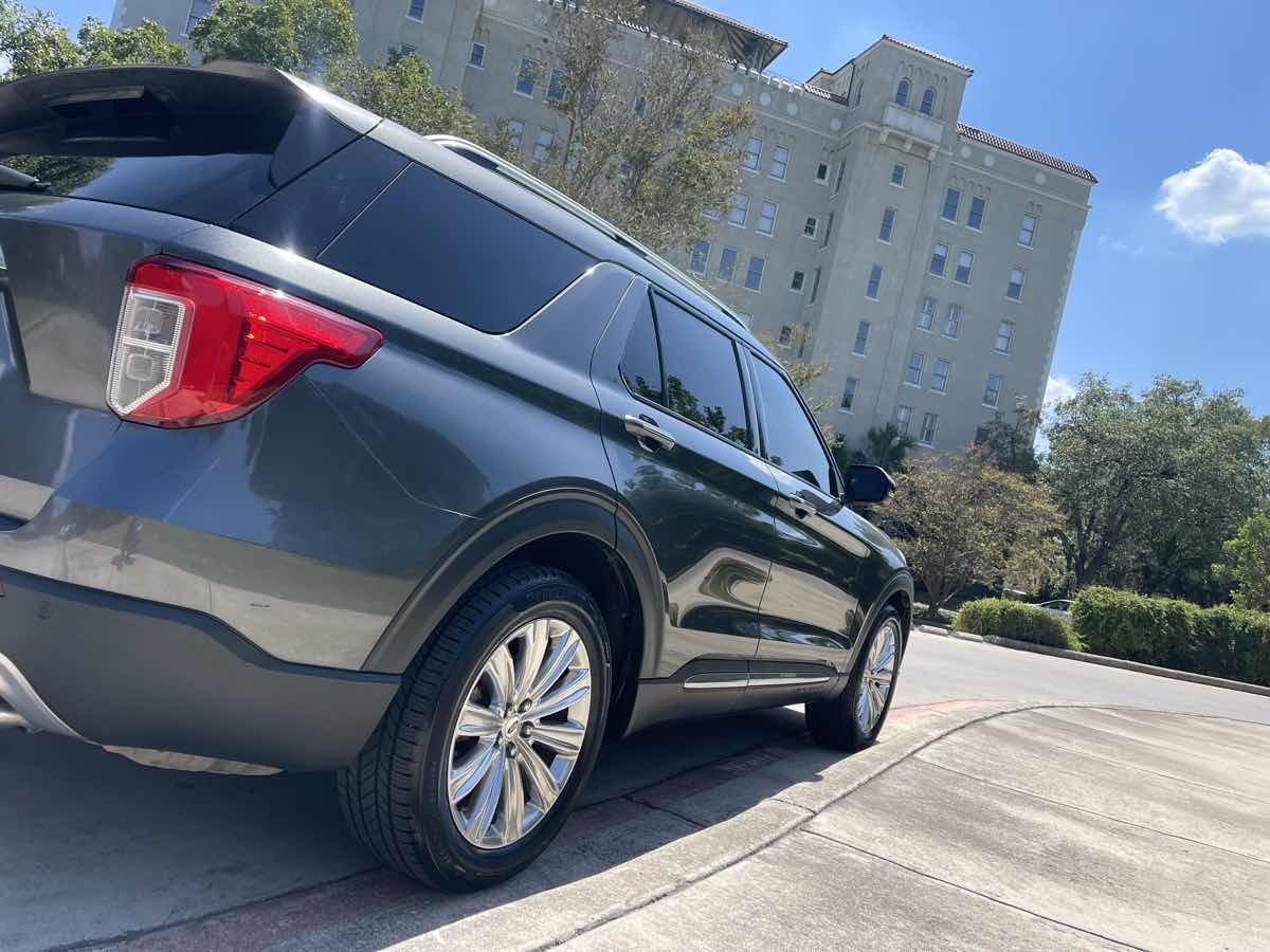 Photo 10 of this Ford Explorer