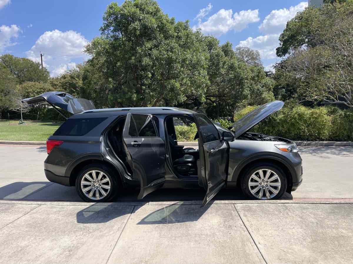 Photo 12 of this Ford Explorer