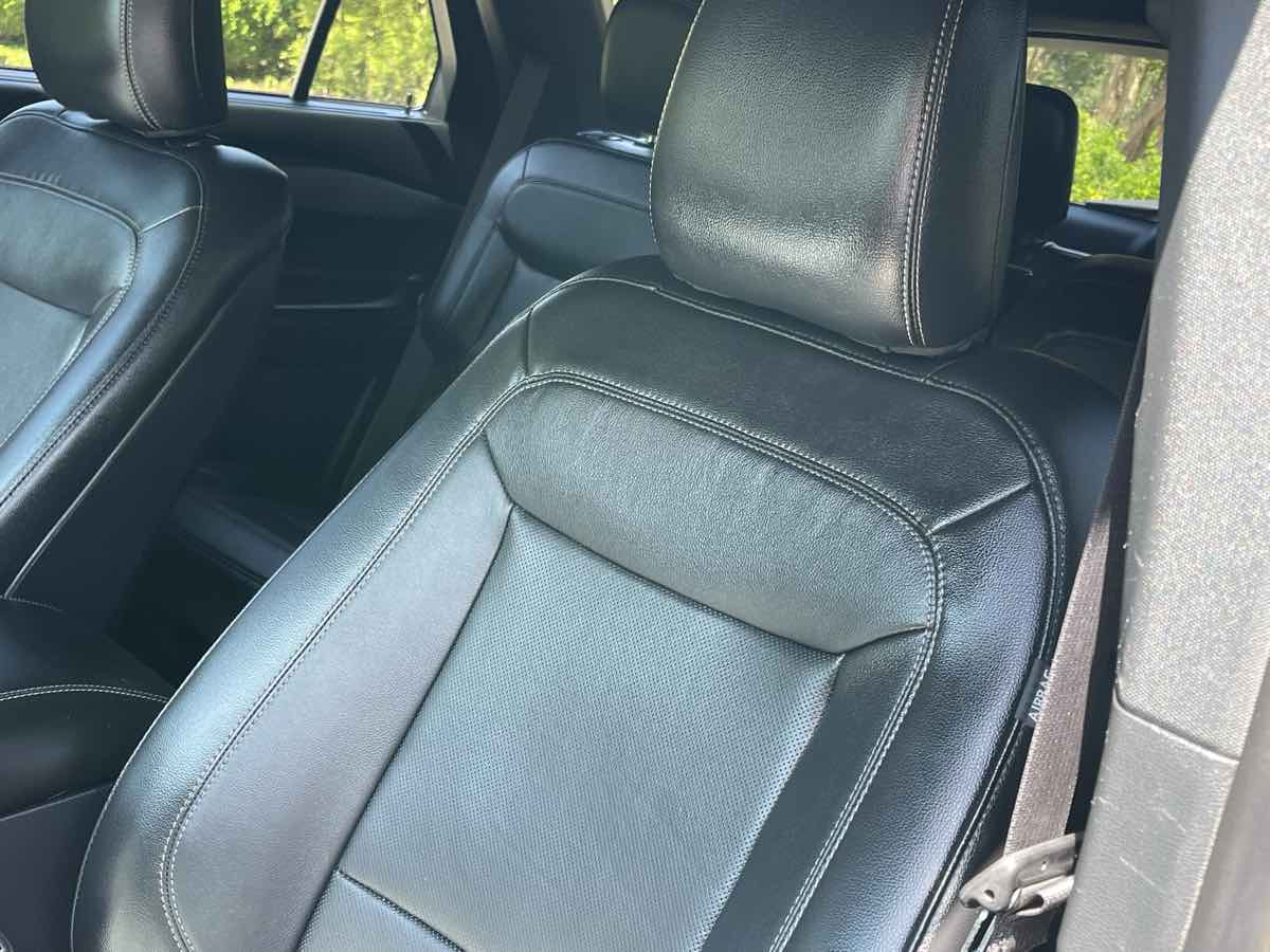 Photo 24 of this Ford Explorer