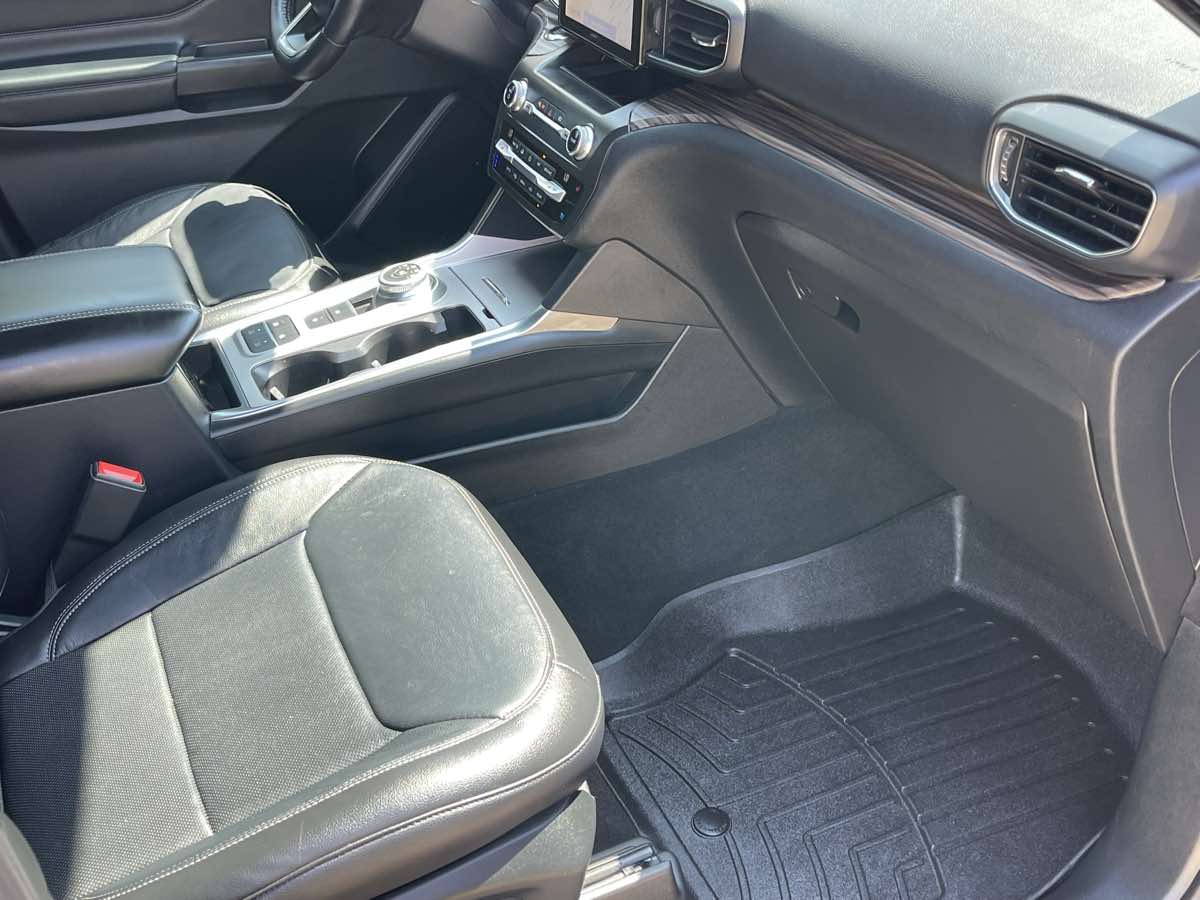 Photo 25 of this Ford Explorer