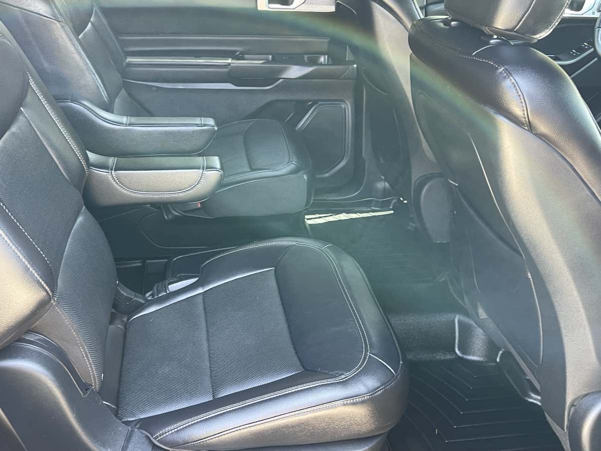 Photo 26 of this Ford Explorer