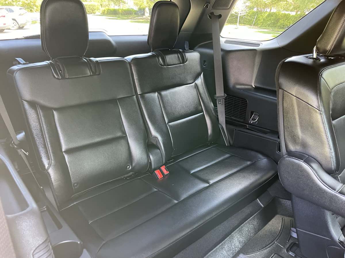 Photo 27 of this Ford Explorer