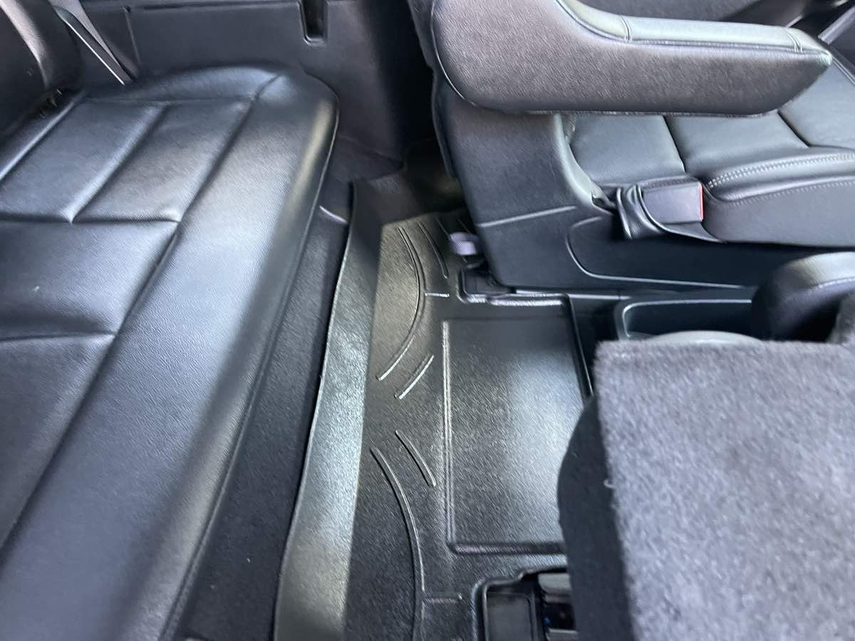 Photo 28 of this Ford Explorer