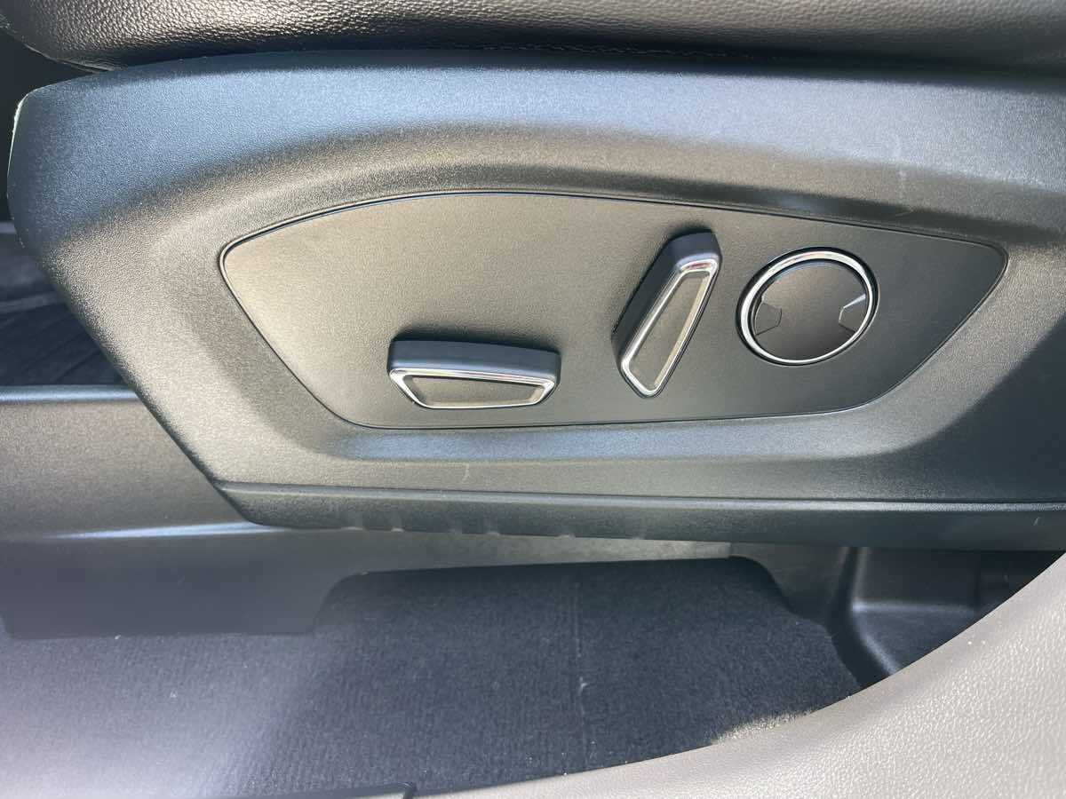 Photo 29 of this Ford Explorer