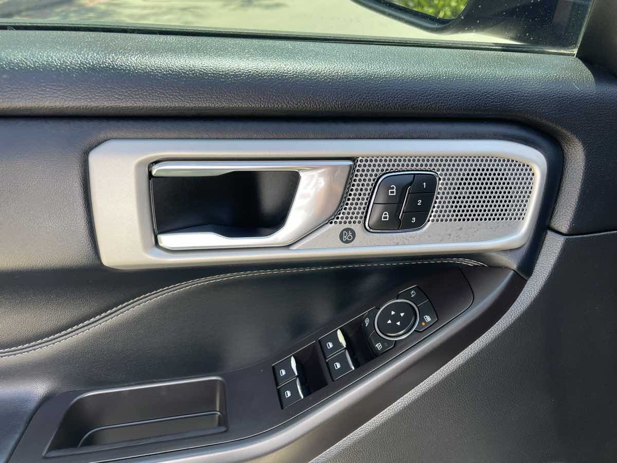 Photo 30 of this Ford Explorer