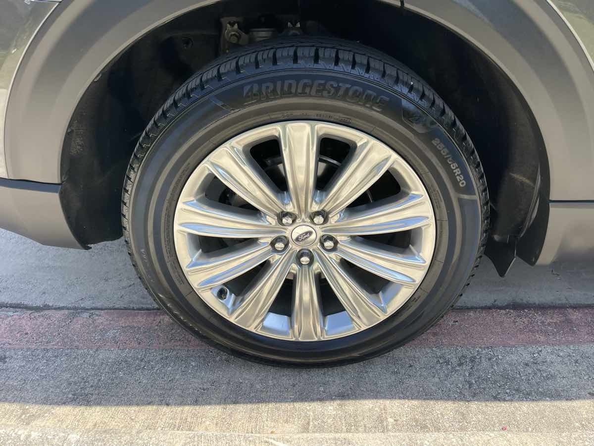 Photo 31 of this Ford Explorer