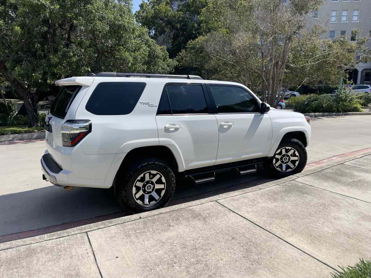 Photo 2 of this Toyota 4Runner