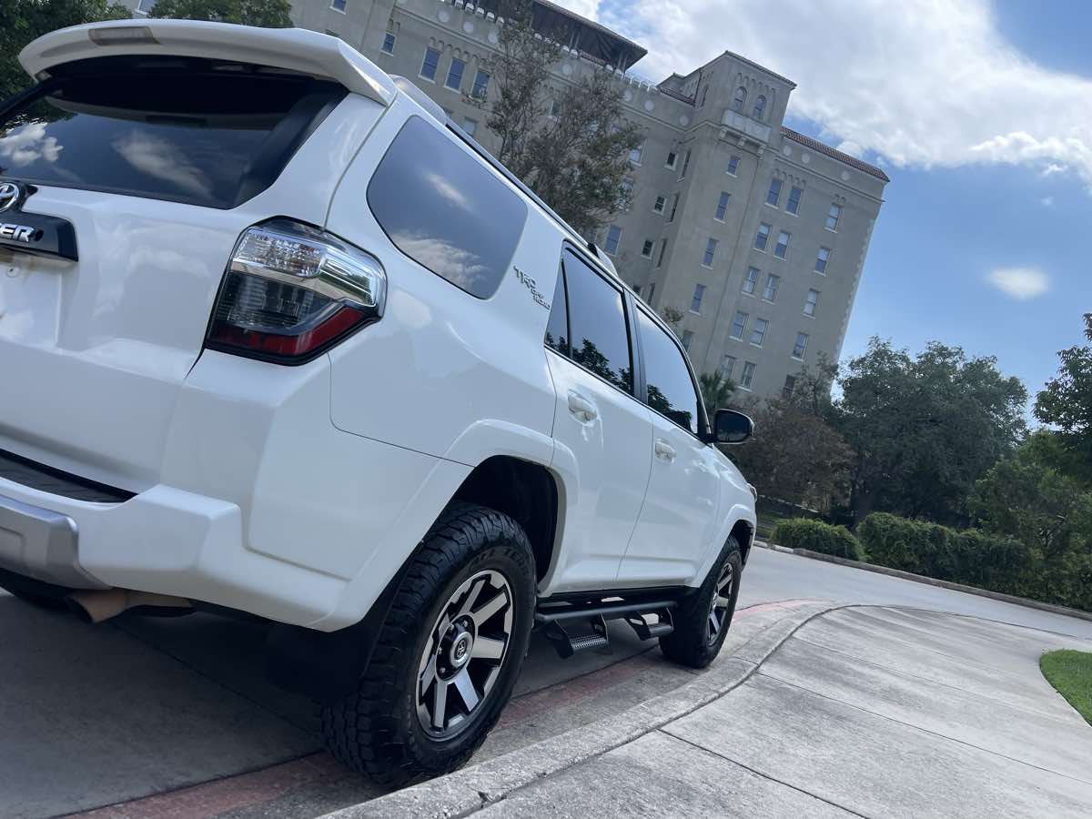 Photo 10 of this Toyota 4Runner