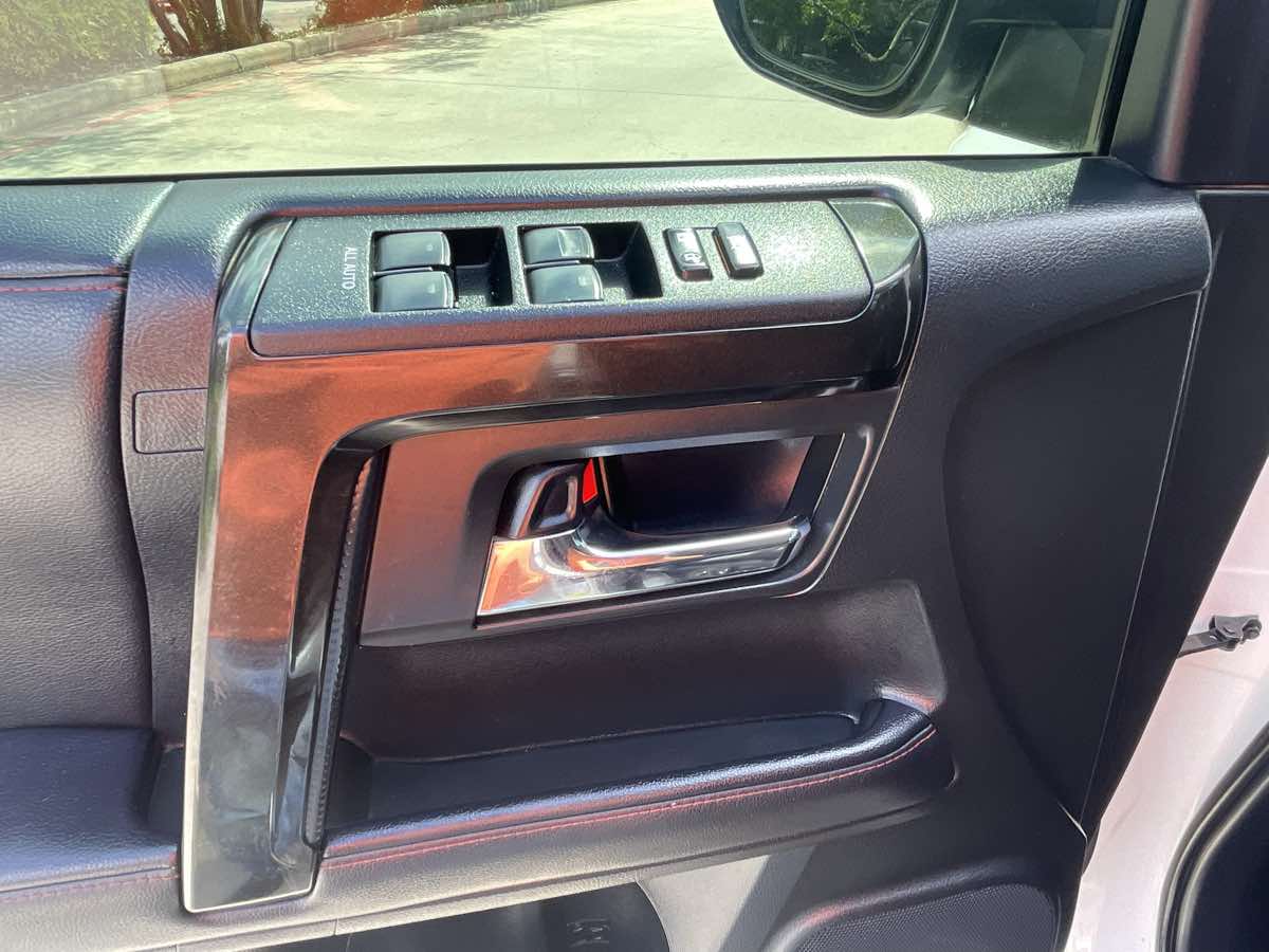 Photo 29 of this Toyota 4Runner