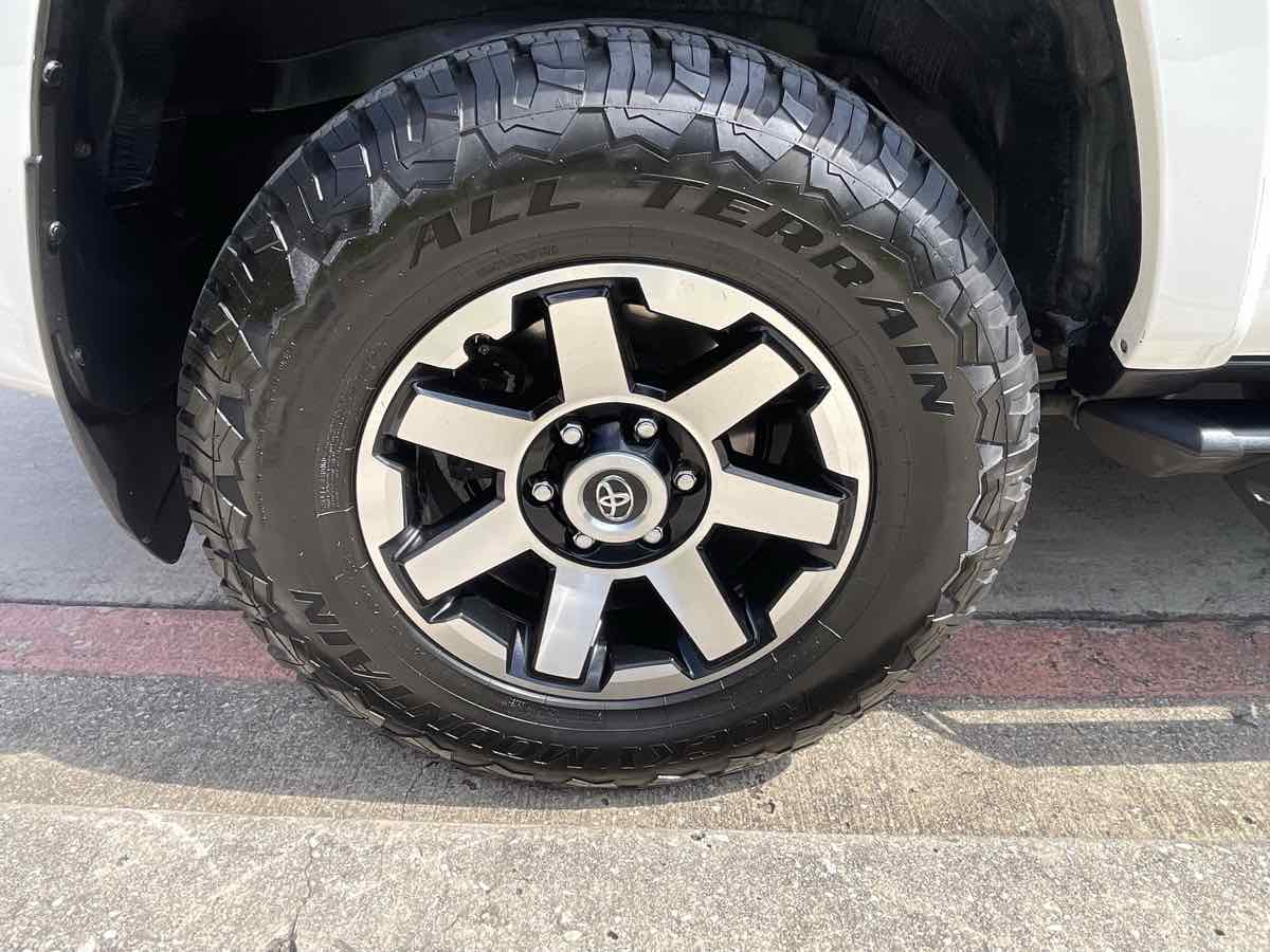 Photo 31 of this Toyota 4Runner