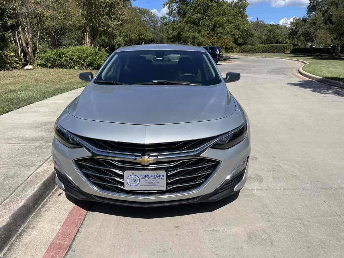 Photo 6 of this Chevrolet Malibu