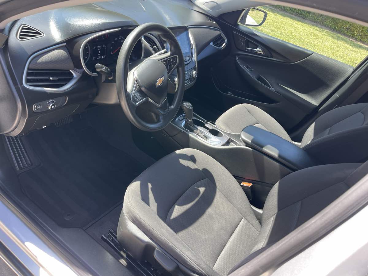 Photo 17 of this Chevrolet Malibu
