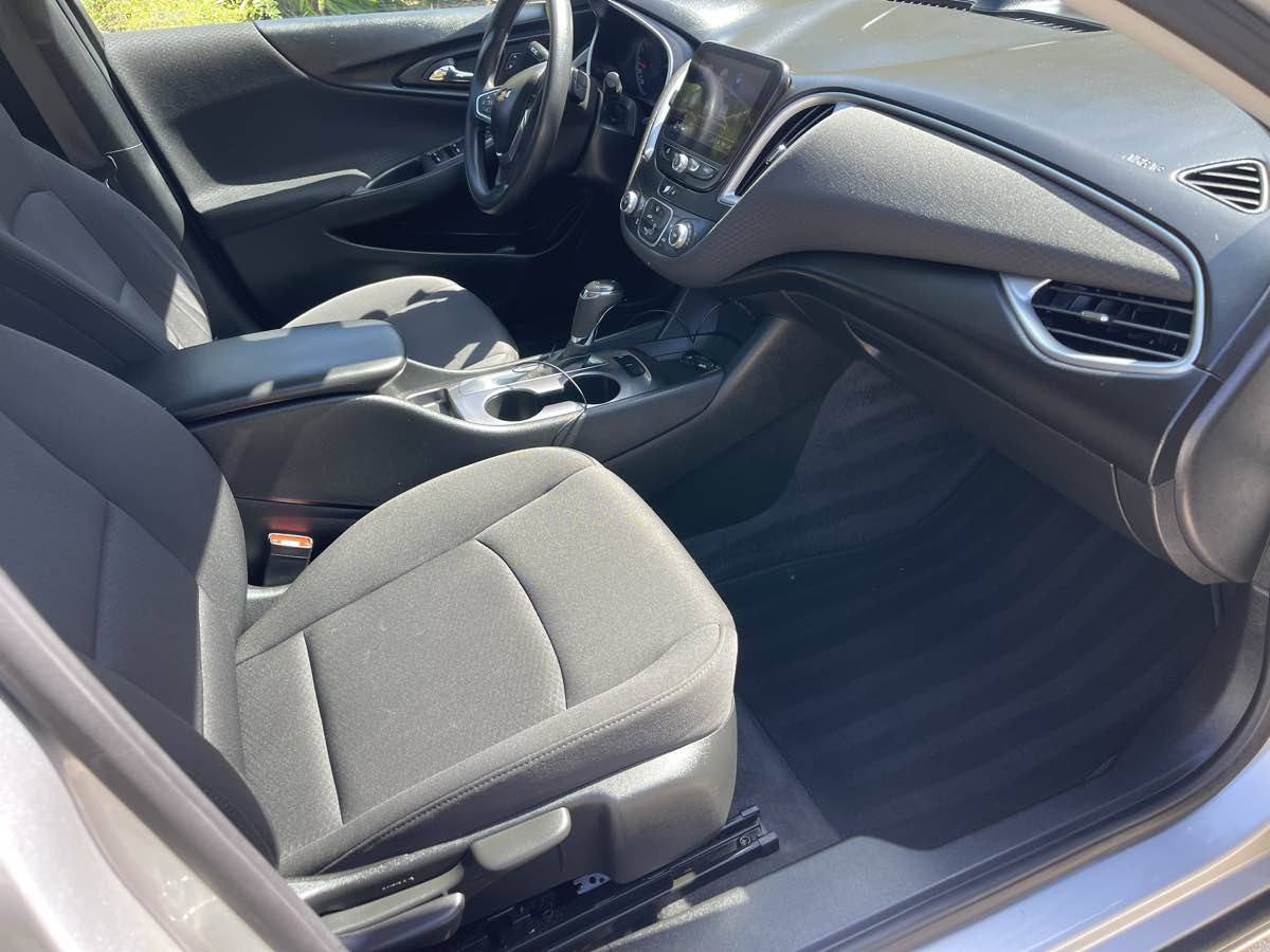 Photo 18 of this Chevrolet Malibu
