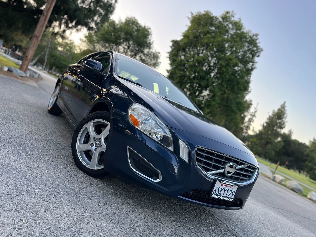 Sold 2012 Volvo S60 T5 w/Moonroof