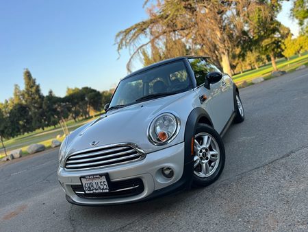 Sold 2012 MINI Cooper Hardtop Base