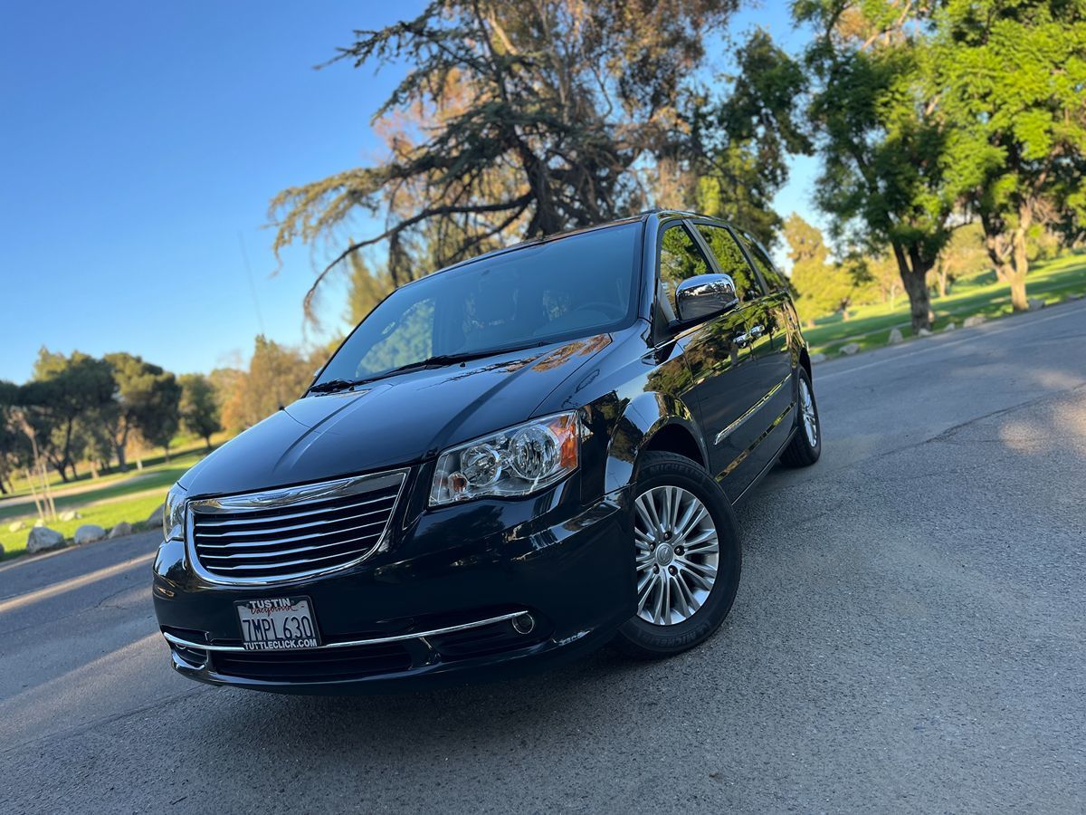 Sold 2015 Chrysler Town & Country Touring-L