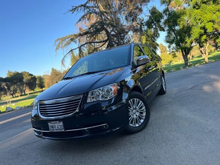 Sold 2015 Chrysler Town & Country Touring-L