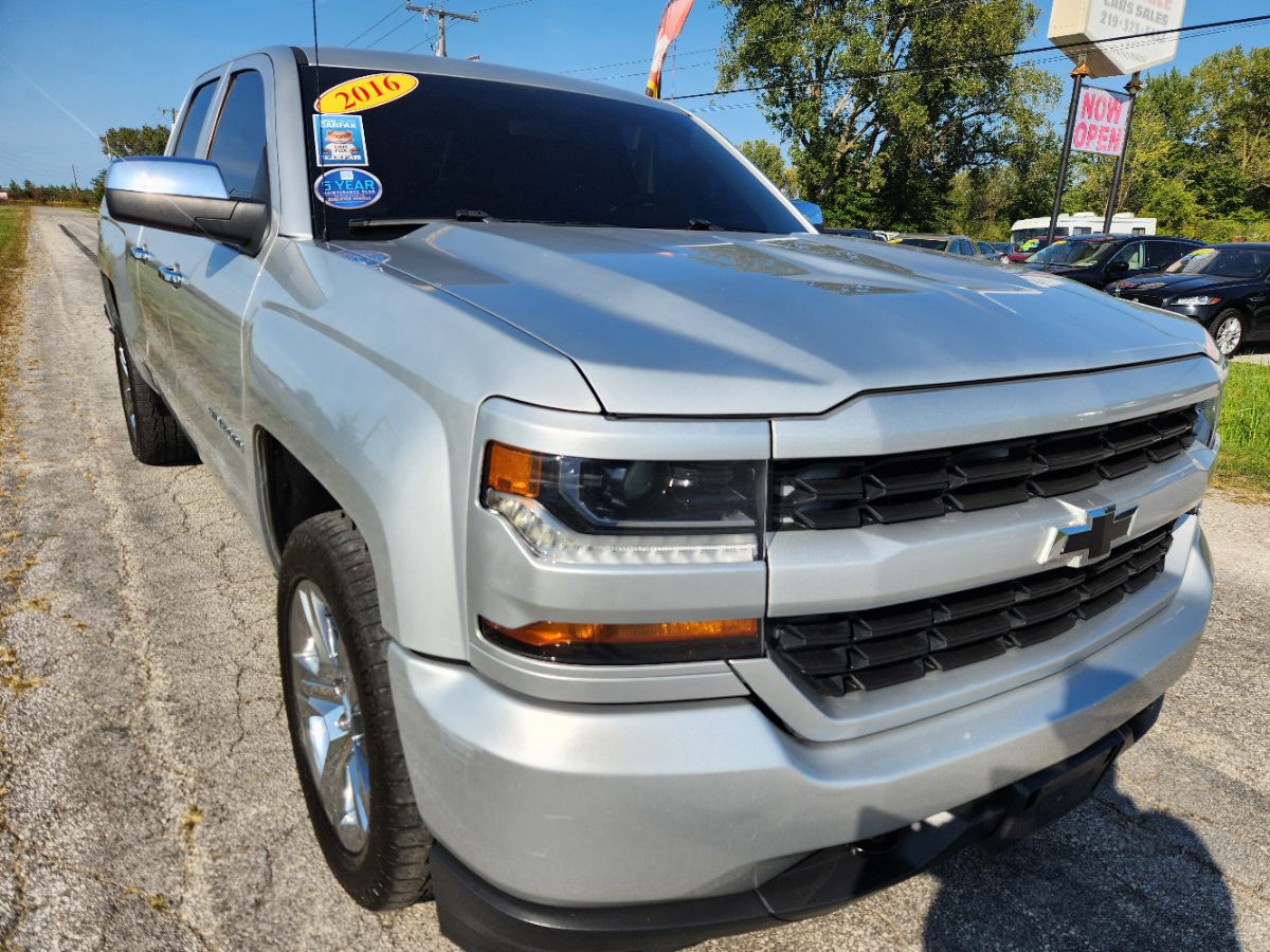 2016 Chevrolet Silverado 1500 Custom photo 3