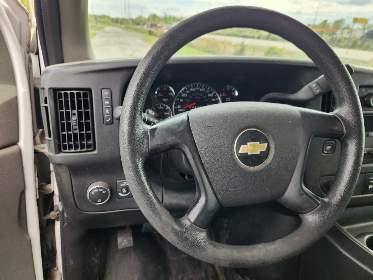 2014 Chevrolet Express Cargo Work Van - Photo 10