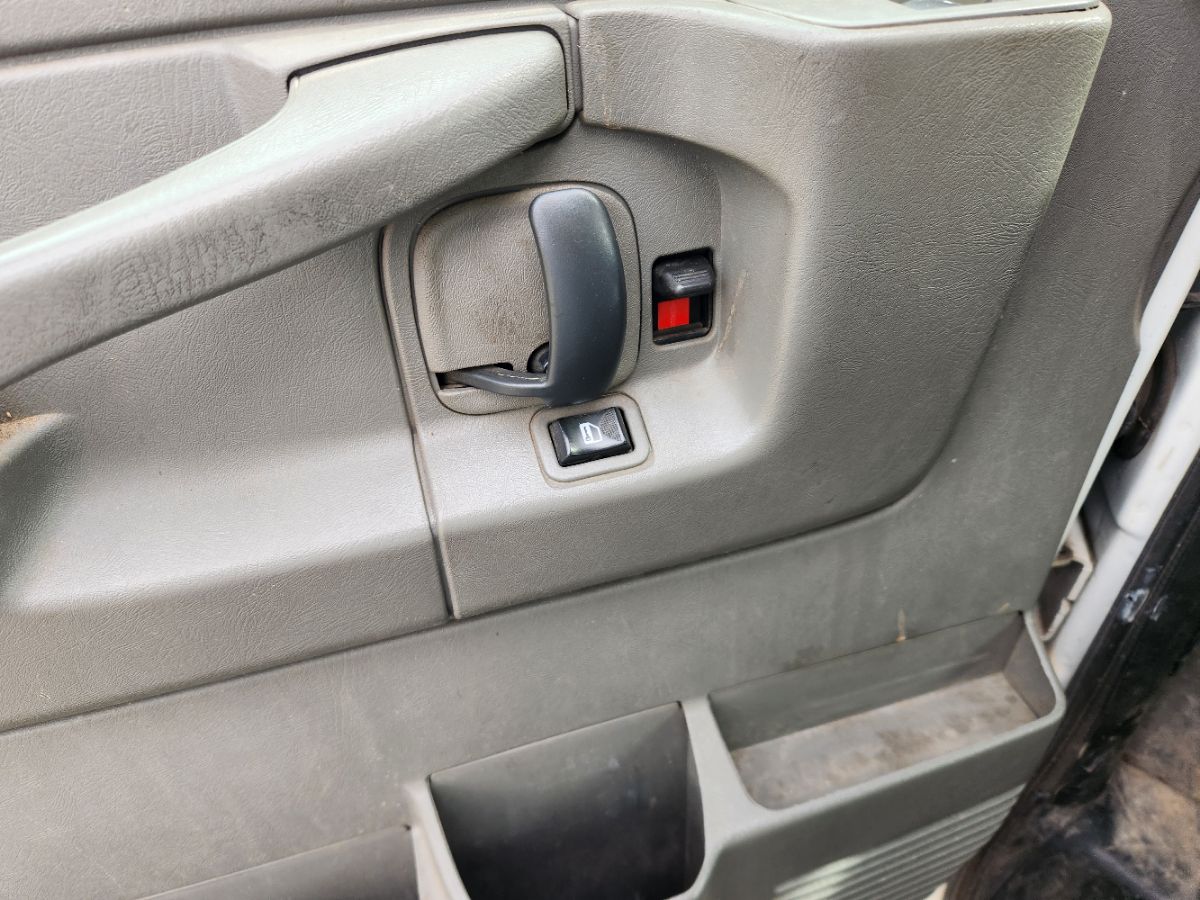 2014 Chevrolet Express Cargo Work Van - Photo 12
