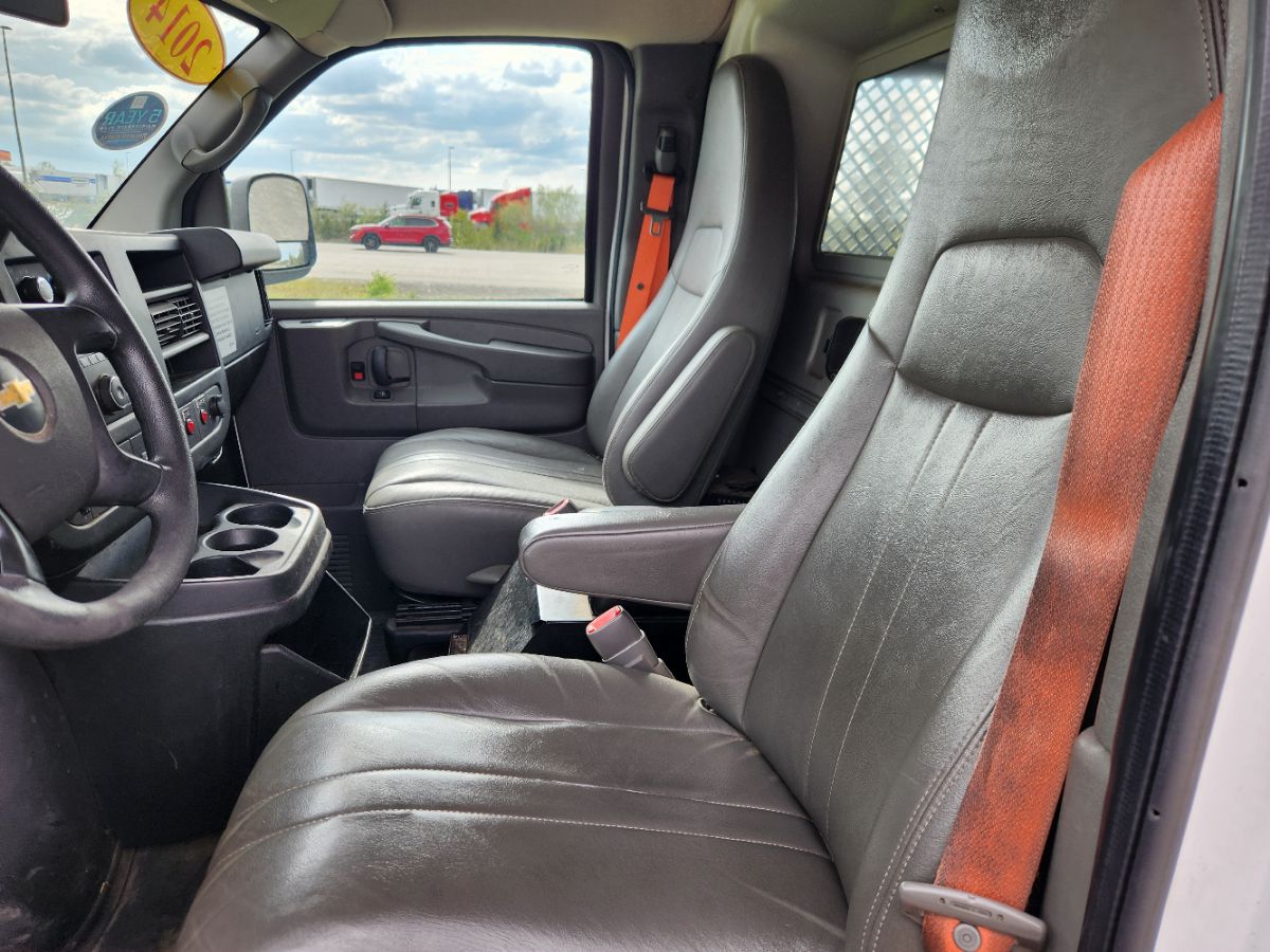 2014 Chevrolet Express Cargo Work Van - Photo 17