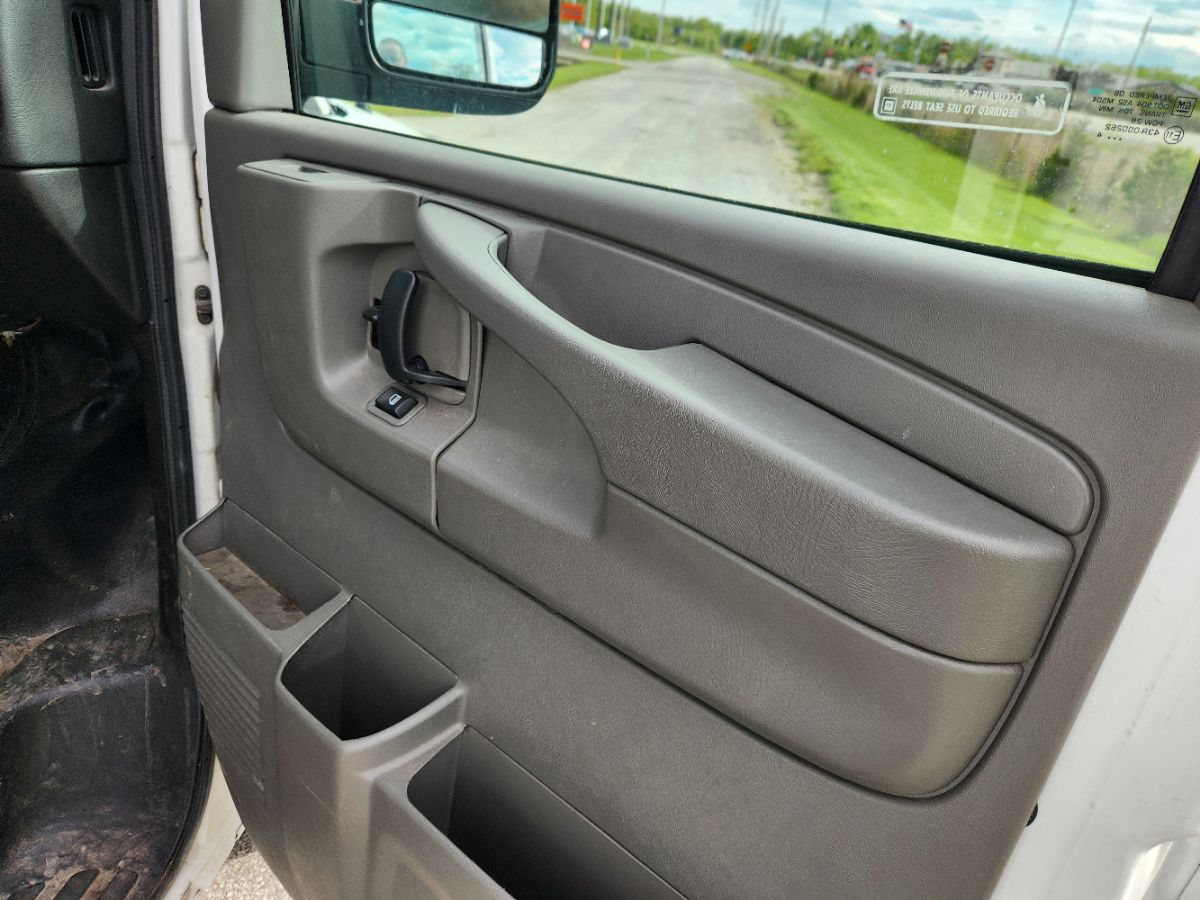 2014 Chevrolet Express Cargo Work Van - Photo 18