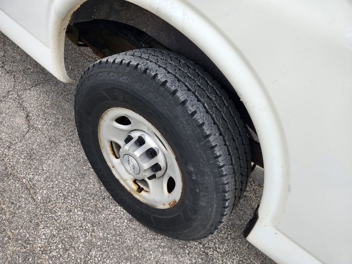 2014 Chevrolet Express Cargo Work Van - Photo 26