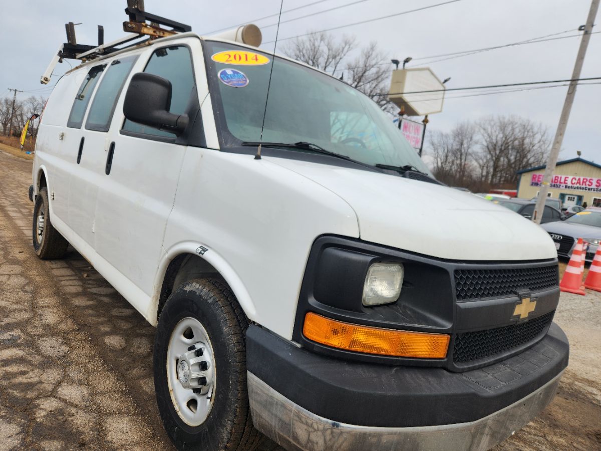 2014 Chevrolet Express Cargo Work Van - Photo 2