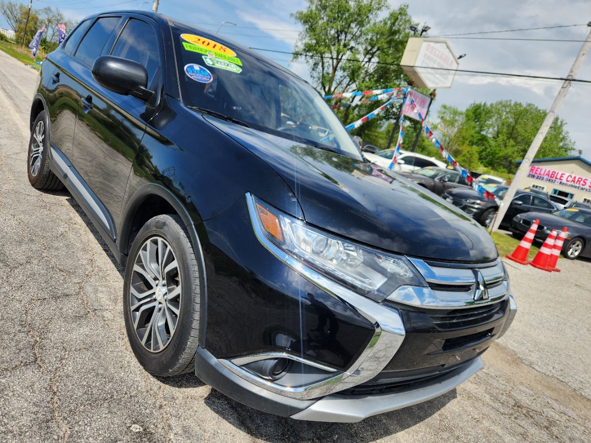 2018 Mitsubishi Outlander ES photo 2