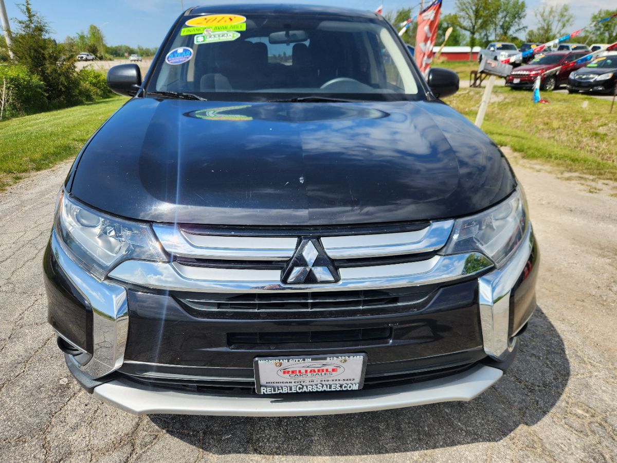 2018 Mitsubishi Outlander ES photo 3